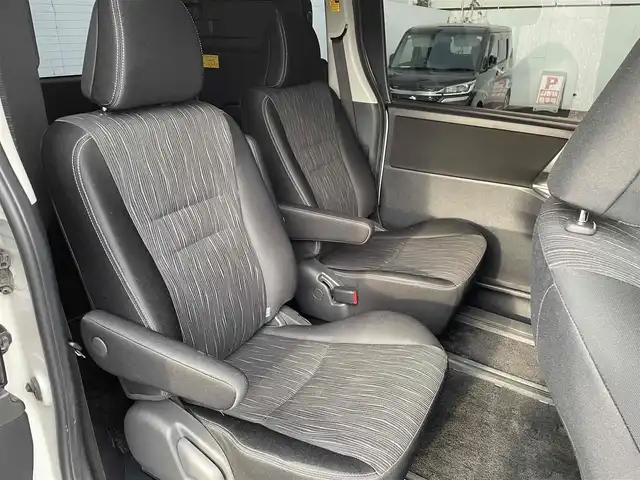 トヨタ ヴォクシー ZS 煌Ⅱ 千葉県 2012(平24)年 10万km ホワイトパールクリスタルシャイン (株)IDOMが運営する【じしゃロン八千代店】の自社ローン対象車両になります。こちらは現金またはオートローンご利用時の価格です。自社ローンご希望の方は別途その旨お申付け下さい/純正ナビ/バックカメラ/両側パワースライドドア/ETC