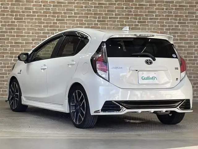 トヨタ アクア G GRスポーツ 17インチPKG 岩手県 2019(令1)年 6.7万km ホワイトパールクリスタルシャイン トヨタセーフティセンスC/プリクラッシュセーフティ/レーンディパーチャーアラート/オートマチックハイビーム/先行車発進告知機能/クルーズコントロール/横滑り防止装置/シートヒーター/オートライト/LEDヘッドランプ/専用チューニングサスペンション/補強ブレース/GR３本スポーク小径ステアリング/スポーツシート/専用チューニングパワーステアリング/純正ナビ/バックカメラ/ETC２．０/ドライブレコーダー/専用１７インチアルミホイール