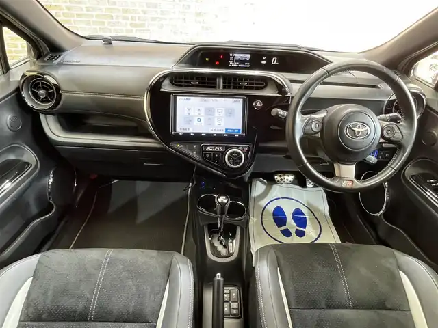 トヨタ アクア G GRスポーツ 17インチPKG 岩手県 2019(令1)年 6.7万km ホワイトパールクリスタルシャイン トヨタセーフティセンスC/プリクラッシュセーフティ/レーンディパーチャーアラート/オートマチックハイビーム/先行車発進告知機能/クルーズコントロール/横滑り防止装置/シートヒーター/オートライト/LEDヘッドランプ/専用チューニングサスペンション/補強ブレース/GR３本スポーク小径ステアリング/スポーツシート/専用チューニングパワーステアリング/純正ナビ/バックカメラ/ETC２．０/ドライブレコーダー/専用１７インチアルミホイール