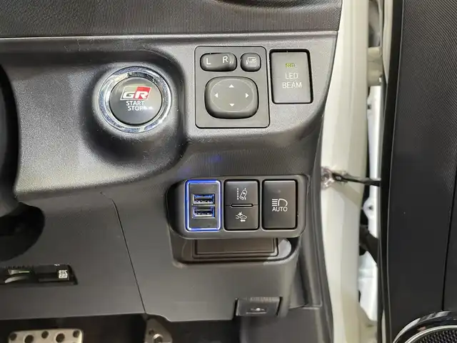 トヨタ アクア G GRスポーツ 17インチPKG 岩手県 2019(令1)年 6.7万km ホワイトパールクリスタルシャイン トヨタセーフティセンスC/プリクラッシュセーフティ/レーンディパーチャーアラート/オートマチックハイビーム/先行車発進告知機能/クルーズコントロール/横滑り防止装置/シートヒーター/オートライト/LEDヘッドランプ/専用チューニングサスペンション/補強ブレース/GR３本スポーク小径ステアリング/スポーツシート/専用チューニングパワーステアリング/純正ナビ/バックカメラ/ETC２．０/ドライブレコーダー/専用１７インチアルミホイール