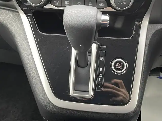 日産 セレナ X VセレクションⅡ 岩手県 2018(平30)年 11.1万km ブリリアントホワイトパール 【(株)IDOMが運営する【じしゃロン盛岡店】の自社ローン対象車両になります。こちらは現金ご利用時の価格です。自社ローンご希望の方は別途その旨お申付け下さい。】/衝突軽減システム/両側パワースライドドア/純正ナビ/CD/DVD/フルセグ/Bluetooth/SD/プッシュスタート/スマートキー/スペアキー/フォグライト/オートライト/バックカメラ/ETC