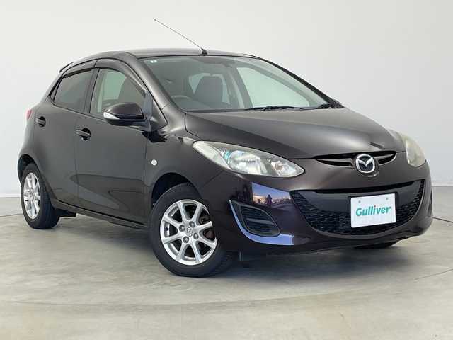 マツダ デミオ 13－スカイアクティブ 新潟県 2012(平24)年 4.6万km ラディアントエボニーマイカ ステアリングスイッチ/ハンドブレーキ/カードホルダー/純正ドアバイザー/リモコンキー/スペアキー/アイドリングストップ/純正メモリナビ/ワンセグ/USB入力端子/フルフラットシート/純正フロアマット/キセノンオートライト/ISOFIX