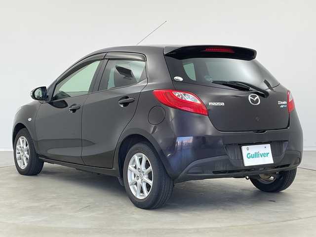 マツダ デミオ 13－スカイアクティブ 新潟県 2012(平24)年 4.6万km ラディアントエボニーマイカ ステアリングスイッチ/ハンドブレーキ/カードホルダー/純正ドアバイザー/リモコンキー/スペアキー/アイドリングストップ/純正メモリナビ/ワンセグ/USB入力端子/フルフラットシート/純正フロアマット/キセノンオートライト/ISOFIX