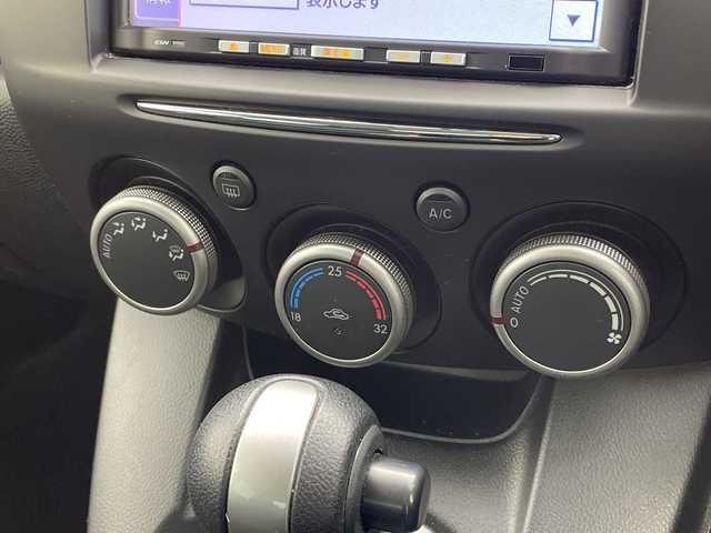 マツダ デミオ 13－スカイアクティブ 新潟県 2012(平24)年 4.6万km ラディアントエボニーマイカ ステアリングスイッチ/ハンドブレーキ/カードホルダー/純正ドアバイザー/リモコンキー/スペアキー/アイドリングストップ/純正メモリナビ/ワンセグ/USB入力端子/フルフラットシート/純正フロアマット/キセノンオートライト/ISOFIX