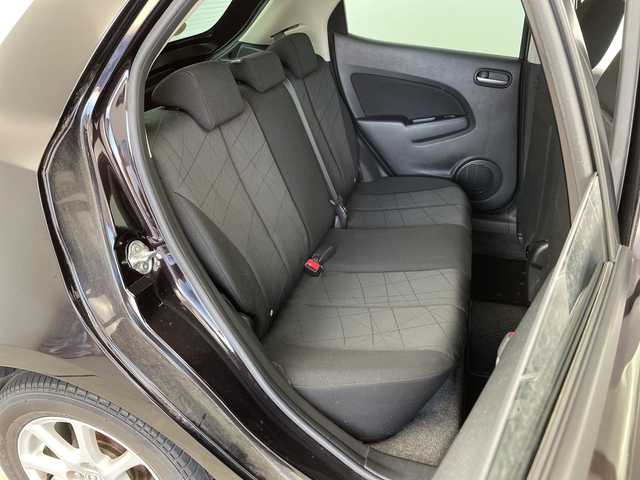 マツダ デミオ 13－スカイアクティブ 新潟県 2012(平24)年 4.6万km ラディアントエボニーマイカ ステアリングスイッチ/ハンドブレーキ/カードホルダー/純正ドアバイザー/リモコンキー/スペアキー/アイドリングストップ/純正メモリナビ/ワンセグ/USB入力端子/フルフラットシート/純正フロアマット/キセノンオートライト/ISOFIX