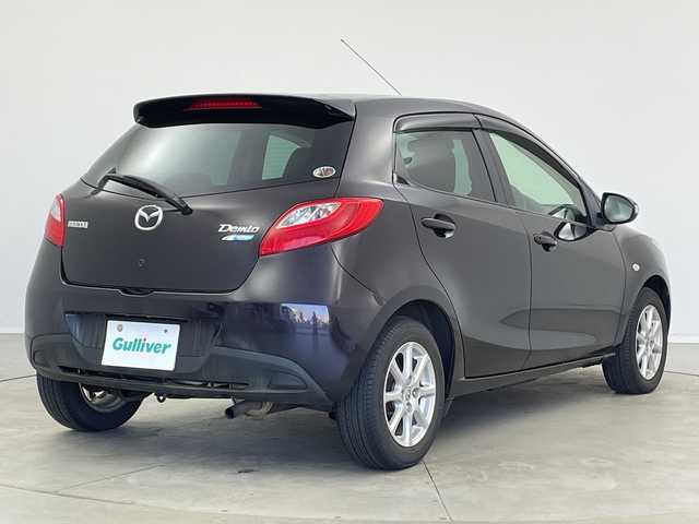 マツダ デミオ 13－スカイアクティブ 新潟県 2012(平24)年 4.6万km ラディアントエボニーマイカ ステアリングスイッチ/ハンドブレーキ/カードホルダー/純正ドアバイザー/リモコンキー/スペアキー/アイドリングストップ/純正メモリナビ/ワンセグ/USB入力端子/フルフラットシート/純正フロアマット/キセノンオートライト/ISOFIX