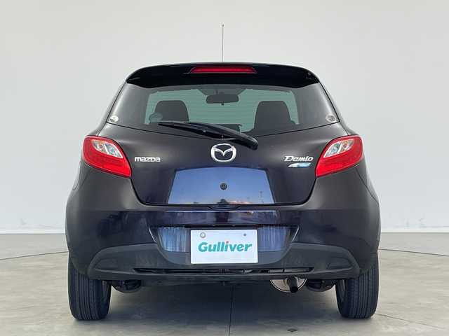 マツダ デミオ 13－スカイアクティブ 新潟県 2012(平24)年 4.6万km ラディアントエボニーマイカ ステアリングスイッチ/ハンドブレーキ/カードホルダー/純正ドアバイザー/リモコンキー/スペアキー/アイドリングストップ/純正メモリナビ/ワンセグ/USB入力端子/フルフラットシート/純正フロアマット/キセノンオートライト/ISOFIX