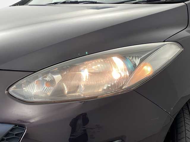 マツダ デミオ 13－スカイアクティブ 新潟県 2012(平24)年 4.6万km ラディアントエボニーマイカ ステアリングスイッチ/ハンドブレーキ/カードホルダー/純正ドアバイザー/リモコンキー/スペアキー/アイドリングストップ/純正メモリナビ/ワンセグ/USB入力端子/フルフラットシート/純正フロアマット/キセノンオートライト/ISOFIX