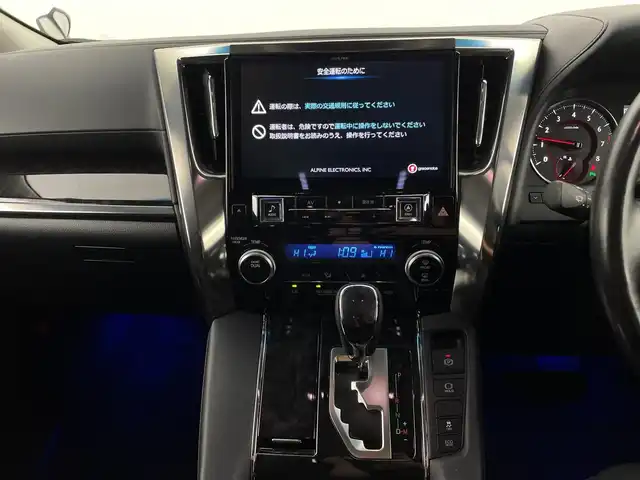 トヨタ アルファード S Cパッケージ 新潟県 2019(令1)年 4.3万km 白 アルパインフリップダウンモニター/アルパイン11インチナビ/  　フルセグ/CD/DVD/BT/バックカメラ/両側パワースライドドア/おしパワーバックドア/レーダークルーズコントロール/LEDオートライト/オートハイビーム/レザーシート/パワーシート/シートメモリー/シートヒーター/シートエアコン/純正18インチアルミホイール/ステリングスイッチ/ステリングヒーター/スマートキー/ビルトインETC