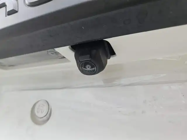 トヨタ ランドクルーザー プラド TX Lパッケージ マットブラED 兵庫県 2023(令5)年 2万km ホワイトパールクリスタルシャイン 4WD/純正ナビ/フルセグTV/バックカメラ/ビルトインETC2.0/ドライブレコーダー/アルパイン後席用フリップダウンモニター/レーダークルーズコントロール/クリアランスソナー/セーフティセンス/・衝突被害軽減ブレーキ/・車線逸脱防止支援/・オートマチックハイビーム/・標識認識/パーキングサポートブレーキ/LEDヘッドランプ/革巻きステアリング/ベージュ革シート/前席パワーシート/前席シートヒーター/ベンチレーション/3列目電動格納シート/純正18インチアルミホイール/スマートキー/プッシュエンジンスタート/禁煙車