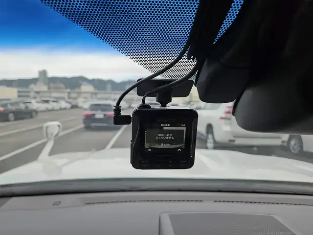 トヨタ ランドクルーザー プラド TX Lパッケージ マットブラED 兵庫県 2023(令5)年 2万km ホワイトパールクリスタルシャイン 4WD/純正ナビ/フルセグTV/バックカメラ/ビルトインETC2.0/ドライブレコーダー/アルパイン後席用フリップダウンモニター/レーダークルーズコントロール/クリアランスソナー/セーフティセンス/・衝突被害軽減ブレーキ/・車線逸脱防止支援/・オートマチックハイビーム/・標識認識/パーキングサポートブレーキ/LEDヘッドランプ/革巻きステアリング/ベージュ革シート/前席パワーシート/前席シートヒーター/ベンチレーション/3列目電動格納シート/純正18インチアルミホイール/スマートキー/プッシュエンジンスタート/禁煙車