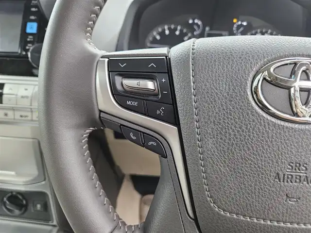 トヨタ ランドクルーザー プラド TX Lパッケージ マットブラED 兵庫県 2023(令5)年 2万km ホワイトパールクリスタルシャイン 4WD/純正ナビ/フルセグTV/バックカメラ/ビルトインETC2.0/ドライブレコーダー/アルパイン後席用フリップダウンモニター/レーダークルーズコントロール/クリアランスソナー/セーフティセンス/・衝突被害軽減ブレーキ/・車線逸脱防止支援/・オートマチックハイビーム/・標識認識/パーキングサポートブレーキ/LEDヘッドランプ/革巻きステアリング/ベージュ革シート/前席パワーシート/前席シートヒーター/ベンチレーション/3列目電動格納シート/純正18インチアルミホイール/スマートキー/プッシュエンジンスタート/禁煙車