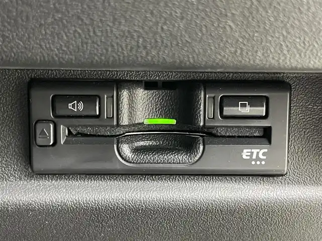 スズキ ジムニー XC 岡山県 2022(令4)年 3.5万km ピュアホワイトP 純正ナビ(SKX-S806)/【CD/DVD/BT/フルセグ/iPod】/クルーズコントロール/衝突軽減ブレーキ/レーンキープアシスト/横滑り防止装置/バックカメラ/オートライト/ＬＥＤヘッドライト/エンジンスタートボタン/ビルトインＥＴＣ/社外ドライブレコーダー(前後)/ダウンヒルアシストコントロール/センターデフロック