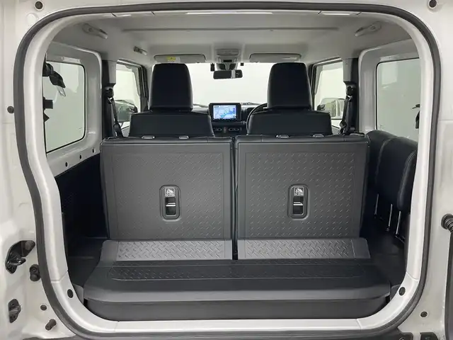 スズキ ジムニー XC 岡山県 2022(令4)年 3.5万km ピュアホワイトP 純正ナビ(SKX-S806)/【CD/DVD/BT/フルセグ/iPod】/クルーズコントロール/衝突軽減ブレーキ/レーンキープアシスト/横滑り防止装置/バックカメラ/オートライト/ＬＥＤヘッドライト/エンジンスタートボタン/ビルトインＥＴＣ/社外ドライブレコーダー(前後)/ダウンヒルアシストコントロール/センターデフロック