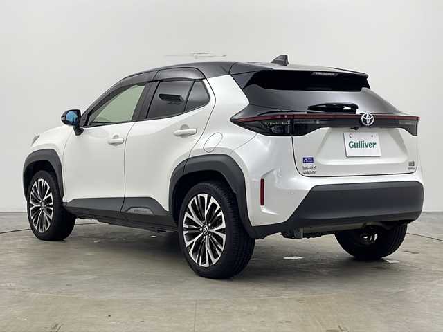 トヨタ ヤリスクロス ハイブリッド Z 秋田県 2021(令3)年 5.5万km ブラックマイカ/ホワイトパールクリスタルシャイン 2トーン 4WD/純正メモリナビ　/フルセグTV/AM/FM/Bluetooth/パノラミックビューモニター　/衝突被害軽減ブレーキ　/レーダークルーズコントロール　/ブラインドスポットモニター/レーンキープアシスト/横滑り防止装置　/前席シートヒーター/ステアリングヒーター/電動リアゲート/D席パワーシート/前後ドライブレコーダー/ビルトインETC/LEDヘッドライト/オートマチックハイビーム/AC100V/ハーフレザーシート/純正アルミホイール