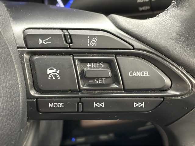 トヨタ ヤリスクロス ハイブリッド Z 秋田県 2021(令3)年 5.5万km ブラックマイカ/ホワイトパールクリスタルシャイン 2トーン 4WD/純正メモリナビ　/フルセグTV/AM/FM/Bluetooth/パノラミックビューモニター　/衝突被害軽減ブレーキ　/レーダークルーズコントロール　/ブラインドスポットモニター/レーンキープアシスト/横滑り防止装置　/前席シートヒーター/ステアリングヒーター/電動リアゲート/D席パワーシート/前後ドライブレコーダー/ビルトインETC/LEDヘッドライト/オートマチックハイビーム/AC100V/ハーフレザーシート/純正アルミホイール