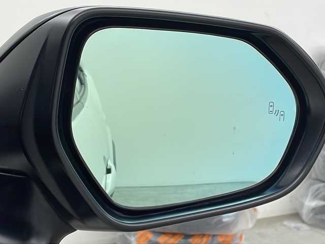 トヨタ ヤリスクロス ハイブリッド Z 秋田県 2021(令3)年 5.5万km ブラックマイカ/ホワイトパールクリスタルシャイン 2トーン 4WD/純正メモリナビ　/フルセグTV/AM/FM/Bluetooth/パノラミックビューモニター　/衝突被害軽減ブレーキ　/レーダークルーズコントロール　/ブラインドスポットモニター/レーンキープアシスト/横滑り防止装置　/前席シートヒーター/ステアリングヒーター/電動リアゲート/D席パワーシート/前後ドライブレコーダー/ビルトインETC/LEDヘッドライト/オートマチックハイビーム/AC100V/ハーフレザーシート/純正アルミホイール