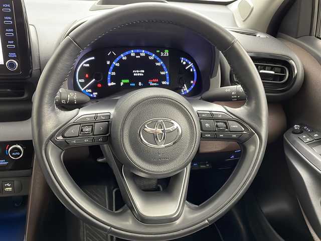 トヨタ ヤリスクロス ハイブリッド Z 秋田県 2021(令3)年 5.5万km ブラックマイカ/ホワイトパールクリスタルシャイン 2トーン 4WD/純正メモリナビ　/フルセグTV/AM/FM/Bluetooth/パノラミックビューモニター　/衝突被害軽減ブレーキ　/レーダークルーズコントロール　/ブラインドスポットモニター/レーンキープアシスト/横滑り防止装置　/前席シートヒーター/ステアリングヒーター/電動リアゲート/D席パワーシート/前後ドライブレコーダー/ビルトインETC/LEDヘッドライト/オートマチックハイビーム/AC100V/ハーフレザーシート/純正アルミホイール