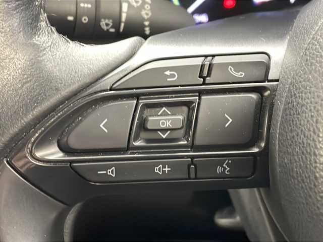 トヨタ ヤリスクロス ハイブリッド Z 秋田県 2021(令3)年 5.5万km ブラックマイカ/ホワイトパールクリスタルシャイン 2トーン 4WD/純正メモリナビ　/フルセグTV/AM/FM/Bluetooth/パノラミックビューモニター　/衝突被害軽減ブレーキ　/レーダークルーズコントロール　/ブラインドスポットモニター/レーンキープアシスト/横滑り防止装置　/前席シートヒーター/ステアリングヒーター/電動リアゲート/D席パワーシート/前後ドライブレコーダー/ビルトインETC/LEDヘッドライト/オートマチックハイビーム/AC100V/ハーフレザーシート/純正アルミホイール