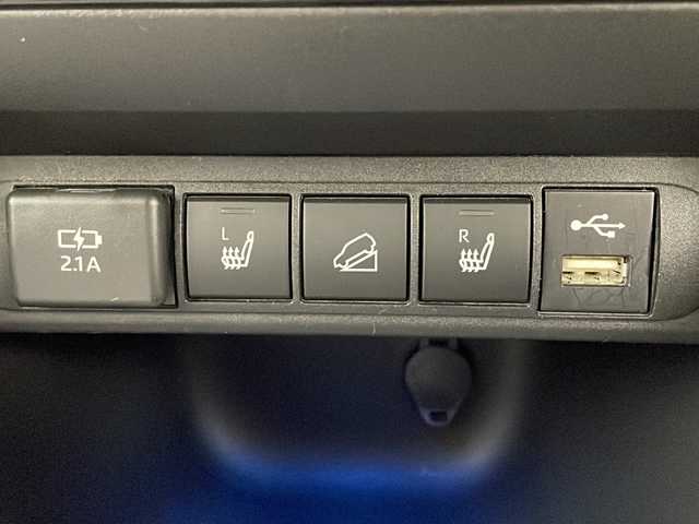 トヨタ ヤリスクロス ハイブリッド Z 秋田県 2021(令3)年 5.5万km ブラックマイカ/ホワイトパールクリスタルシャイン 2トーン 4WD/純正メモリナビ　/フルセグTV/AM/FM/Bluetooth/パノラミックビューモニター　/衝突被害軽減ブレーキ　/レーダークルーズコントロール　/ブラインドスポットモニター/レーンキープアシスト/横滑り防止装置　/前席シートヒーター/ステアリングヒーター/電動リアゲート/D席パワーシート/前後ドライブレコーダー/ビルトインETC/LEDヘッドライト/オートマチックハイビーム/AC100V/ハーフレザーシート/純正アルミホイール