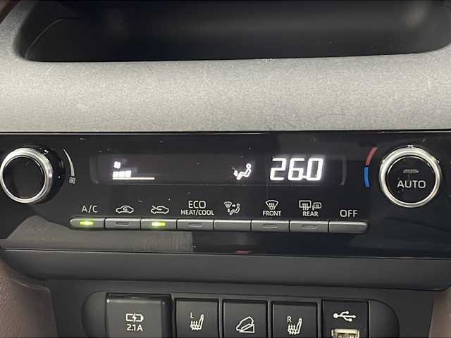 トヨタ ヤリスクロス ハイブリッド Z 秋田県 2021(令3)年 5.5万km ブラックマイカ/ホワイトパールクリスタルシャイン 2トーン 4WD/純正メモリナビ　/フルセグTV/AM/FM/Bluetooth/パノラミックビューモニター　/衝突被害軽減ブレーキ　/レーダークルーズコントロール　/ブラインドスポットモニター/レーンキープアシスト/横滑り防止装置　/前席シートヒーター/ステアリングヒーター/電動リアゲート/D席パワーシート/前後ドライブレコーダー/ビルトインETC/LEDヘッドライト/オートマチックハイビーム/AC100V/ハーフレザーシート/純正アルミホイール