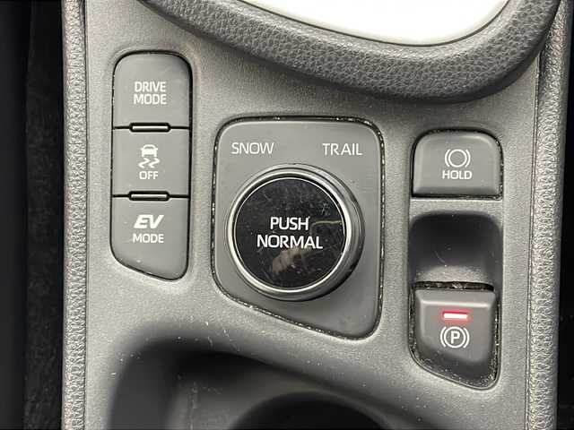 トヨタ ヤリスクロス ハイブリッド Z 秋田県 2021(令3)年 5.5万km ブラックマイカ/ホワイトパールクリスタルシャイン 2トーン 4WD/純正メモリナビ　/フルセグTV/AM/FM/Bluetooth/パノラミックビューモニター　/衝突被害軽減ブレーキ　/レーダークルーズコントロール　/ブラインドスポットモニター/レーンキープアシスト/横滑り防止装置　/前席シートヒーター/ステアリングヒーター/電動リアゲート/D席パワーシート/前後ドライブレコーダー/ビルトインETC/LEDヘッドライト/オートマチックハイビーム/AC100V/ハーフレザーシート/純正アルミホイール