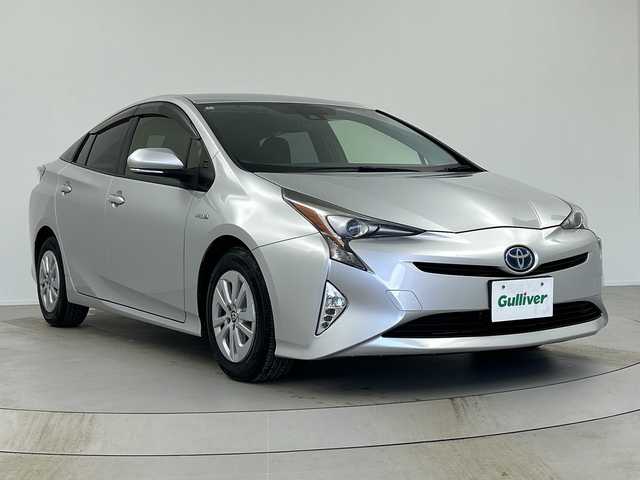 トヨタ プリウス S 奈良県 2016(平28)年 0.9万km シルバーM 純正ナビ/フルセグ CD DVD BT MSV/バックカメラ/ビルトインETC/プリクラッシュセーフティー/LDA/レーダークルーズコントロール/ふらつき検知機能/LEDヘッドライト/オートライト/オートハイビーム/スマートキー/スペアキー