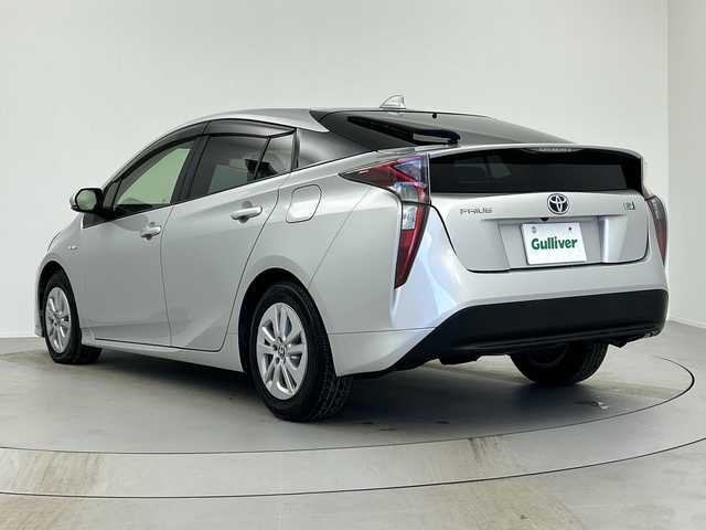 トヨタ プリウス S 奈良県 2016(平28)年 0.9万km シルバーM 純正ナビ/フルセグ CD DVD BT MSV/バックカメラ/ビルトインETC/プリクラッシュセーフティー/LDA/レーダークルーズコントロール/ふらつき検知機能/LEDヘッドライト/オートライト/オートハイビーム/スマートキー/スペアキー