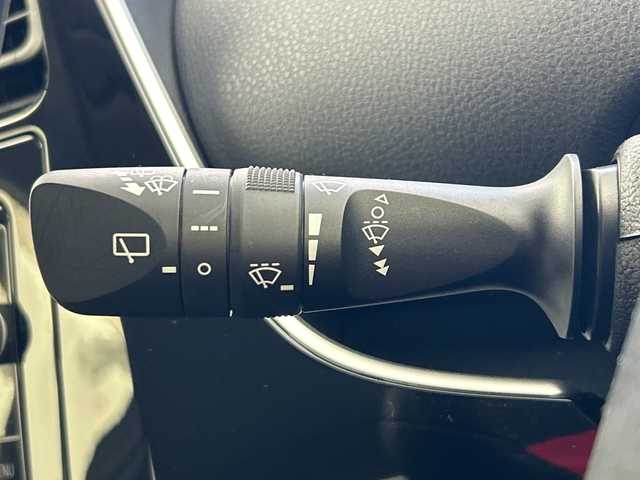 トヨタ プリウス S 奈良県 2016(平28)年 0.9万km シルバーM 純正ナビ/フルセグ CD DVD BT MSV/バックカメラ/ビルトインETC/プリクラッシュセーフティー/LDA/レーダークルーズコントロール/ふらつき検知機能/LEDヘッドライト/オートライト/オートハイビーム/スマートキー/スペアキー