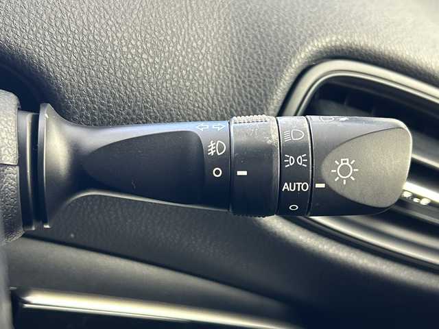 トヨタ プリウス S 奈良県 2016(平28)年 0.9万km シルバーM 純正ナビ/フルセグ CD DVD BT MSV/バックカメラ/ビルトインETC/プリクラッシュセーフティー/LDA/レーダークルーズコントロール/ふらつき検知機能/LEDヘッドライト/オートライト/オートハイビーム/スマートキー/スペアキー