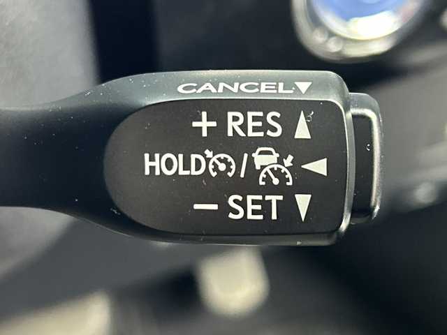 トヨタ プリウス S 奈良県 2016(平28)年 0.9万km シルバーM 純正ナビ/フルセグ CD DVD BT MSV/バックカメラ/ビルトインETC/プリクラッシュセーフティー/LDA/レーダークルーズコントロール/ふらつき検知機能/LEDヘッドライト/オートライト/オートハイビーム/スマートキー/スペアキー