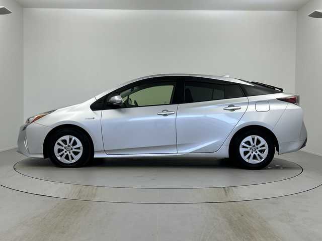 トヨタ プリウス S 奈良県 2016(平28)年 0.9万km シルバーM 純正ナビ/フルセグ CD DVD BT MSV/バックカメラ/ビルトインETC/プリクラッシュセーフティー/LDA/レーダークルーズコントロール/ふらつき検知機能/LEDヘッドライト/オートライト/オートハイビーム/スマートキー/スペアキー