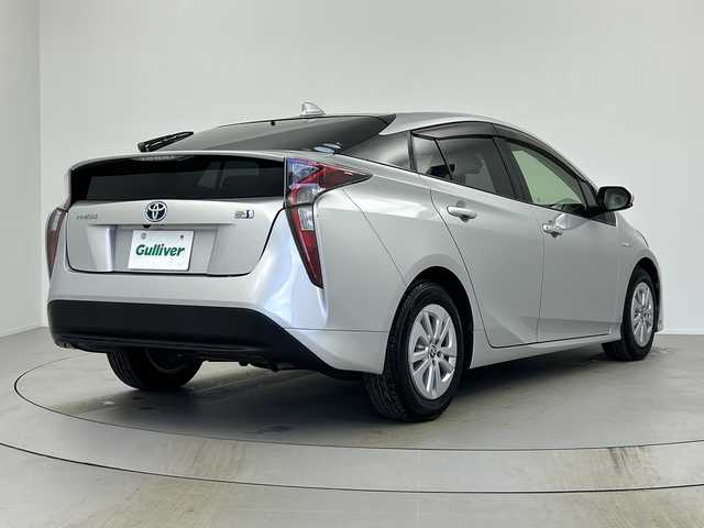 トヨタ プリウス S 奈良県 2016(平28)年 0.9万km シルバーM 純正ナビ/フルセグ CD DVD BT MSV/バックカメラ/ビルトインETC/プリクラッシュセーフティー/LDA/レーダークルーズコントロール/ふらつき検知機能/LEDヘッドライト/オートライト/オートハイビーム/スマートキー/スペアキー