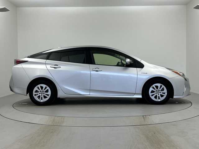 トヨタ プリウス S 奈良県 2016(平28)年 0.9万km シルバーM 純正ナビ/フルセグ CD DVD BT MSV/バックカメラ/ビルトインETC/プリクラッシュセーフティー/LDA/レーダークルーズコントロール/ふらつき検知機能/LEDヘッドライト/オートライト/オートハイビーム/スマートキー/スペアキー