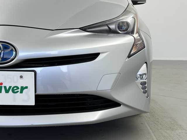 トヨタ プリウス S 奈良県 2016(平28)年 0.9万km シルバーM 純正ナビ/フルセグ CD DVD BT MSV/バックカメラ/ビルトインETC/プリクラッシュセーフティー/LDA/レーダークルーズコントロール/ふらつき検知機能/LEDヘッドライト/オートライト/オートハイビーム/スマートキー/スペアキー