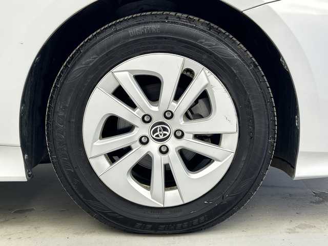 トヨタ プリウス S 奈良県 2016(平28)年 0.9万km シルバーM 純正ナビ/フルセグ CD DVD BT MSV/バックカメラ/ビルトインETC/プリクラッシュセーフティー/LDA/レーダークルーズコントロール/ふらつき検知機能/LEDヘッドライト/オートライト/オートハイビーム/スマートキー/スペアキー