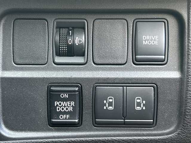 日産 セレナ e－パワー X 広島県 2019(令1)年 6.5万km マルーンレッド 禁煙/福祉車両/セーフティパックA/エマージェンシーブレーキ/車線逸脱警報/道路標識認識/ハイビームアシスト/クルーズコントロール/コーナーセンサー/純正１０インチナビ/・フルセグ/CD/DVD/Blu-ray/SD/REC/USB/アラウンドビューモニター/両側パワースライドドア/オートライト/ヘッドライトレベライザー/スマートキー/プッシュスタート/純正ドライブレコーダー（DJ4-D）/ETC/純正ドアバイザー/W+サイド+カーテンエアバック