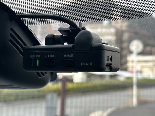 日産 セレナ e－パワー X 広島県 2019(令1)年 6.5万km マルーンレッド 禁煙/福祉車両/セーフティパックA/エマージェンシーブレーキ/車線逸脱警報/道路標識認識/ハイビームアシスト/クルーズコントロール/コーナーセンサー/純正１０インチナビ/・フルセグ/CD/DVD/Blu-ray/SD/REC/USB/アラウンドビューモニター/両側パワースライドドア/オートライト/ヘッドライトレベライザー/スマートキー/プッシュスタート/純正ドライブレコーダー（DJ4-D）/ETC/純正ドアバイザー/W+サイド+カーテンエアバック