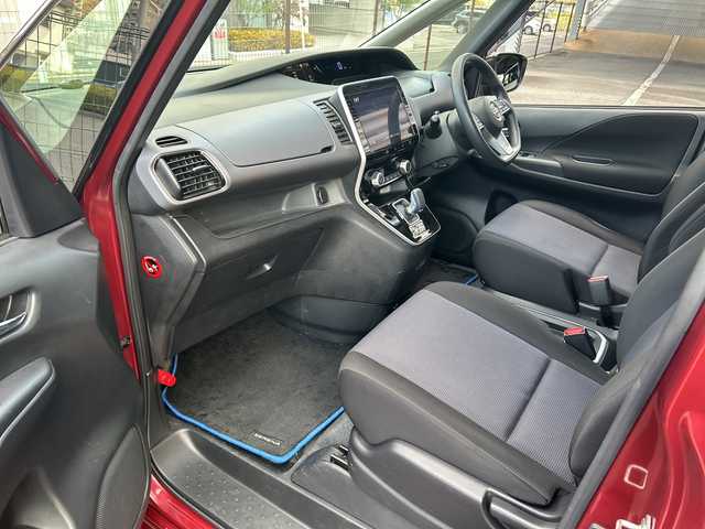 日産 セレナ e－パワー X 広島県 2019(令1)年 6.5万km マルーンレッド 禁煙/福祉車両/セーフティパックA/エマージェンシーブレーキ/車線逸脱警報/道路標識認識/ハイビームアシスト/クルーズコントロール/コーナーセンサー/純正１０インチナビ/・フルセグ/CD/DVD/Blu-ray/SD/REC/USB/アラウンドビューモニター/両側パワースライドドア/オートライト/ヘッドライトレベライザー/スマートキー/プッシュスタート/純正ドライブレコーダー（DJ4-D）/ETC/純正ドアバイザー/W+サイド+カーテンエアバック