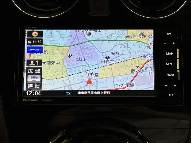日産 ノート e－パワー メダリスト 三重県 2017(平29)年 2.7万km ブリリアントホワイトパール e-POWER/FF/フロアCVT/ストラーダ 7インチナビ CN-RE05WD/（FM/AM/SD/iPod/TV/USB/Bluetooth/MEMORY MUSIC/CD/DVD/VTR）/【OP】インテリジェント アラウンドビューモニター/ドライブレコーダー 前後/ETC/安全/・エマージェンシーブレーキ/・LDW（車線逸脱警報）/・踏み間違い衝突防止アシスト/・フロント＆バックソナー/・VDC（ビークルダイナミクスコントロール：横滑り防止機能）/装備/・【OP】スマートルームミラー（デジタルインナーミラー）/・ハーフレザーシート/・オートエアコン/・オートライト/・LEDヘッドライト/・フロントフォグライト/・【OP】ステアリングスイッチ（日産オリジナルナビ取付パッケージ）/・【OP】ヒーター付ドアミラー/・ウインカー付電動格納ドアミラー/・純正 15inAW/・インテリジェントキーx2/など