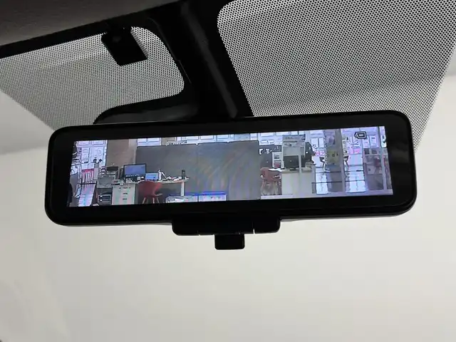 日産 ノート e－パワー メダリスト 三重県 2017(平29)年 2.7万km ブリリアントホワイトパール e-POWER/FF/フロアCVT/ストラーダ 7インチナビ CN-RE05WD/（FM/AM/SD/iPod/TV/USB/Bluetooth/MEMORY MUSIC/CD/DVD/VTR）/【OP】インテリジェント アラウンドビューモニター/ドライブレコーダー 前後/ETC/安全/・エマージェンシーブレーキ/・LDW（車線逸脱警報）/・踏み間違い衝突防止アシスト/・フロント＆バックソナー/・VDC（ビークルダイナミクスコントロール：横滑り防止機能）/装備/・【OP】スマートルームミラー（デジタルインナーミラー）/・ハーフレザーシート/・オートエアコン/・オートライト/・LEDヘッドライト/・フロントフォグライト/・【OP】ステアリングスイッチ（日産オリジナルナビ取付パッケージ）/・【OP】ヒーター付ドアミラー/・ウインカー付電動格納ドアミラー/・純正 15inAW/・インテリジェントキーx2/など