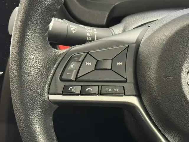 日産 ノート e－パワー メダリスト 三重県 2017(平29)年 2.7万km ブリリアントホワイトパール e-POWER/FF/フロアCVT/ストラーダ 7インチナビ CN-RE05WD/（FM/AM/SD/iPod/TV/USB/Bluetooth/MEMORY MUSIC/CD/DVD/VTR）/【OP】インテリジェント アラウンドビューモニター/ドライブレコーダー 前後/ETC/安全/・エマージェンシーブレーキ/・LDW（車線逸脱警報）/・踏み間違い衝突防止アシスト/・フロント＆バックソナー/・VDC（ビークルダイナミクスコントロール：横滑り防止機能）/装備/・【OP】スマートルームミラー（デジタルインナーミラー）/・ハーフレザーシート/・オートエアコン/・オートライト/・LEDヘッドライト/・フロントフォグライト/・【OP】ステアリングスイッチ（日産オリジナルナビ取付パッケージ）/・【OP】ヒーター付ドアミラー/・ウインカー付電動格納ドアミラー/・純正 15inAW/・インテリジェントキーx2/など