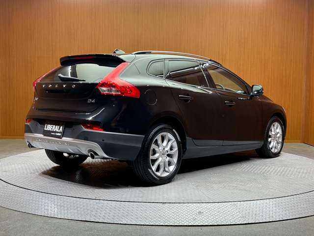 ボルボ Ｖ４０ クロスカントリー D4 モメンタム 千葉県 2018(平30)年 5.4万km 黒 ＡＣＣ　/ＢＬＩＳ　/純正ナビ　/バックカメラ　/メモリーパワーシート　/シートヒーター　/ドライブレコーダー　/ＬＥＤヘッドライト　/オートライト　/レーンアシスト　/ＥＴＣ　/純正１７インチＡＷ　/ルーフレール