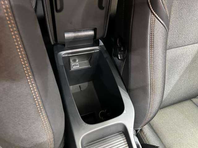 ボルボ Ｖ４０ クロスカントリー D4 モメンタム 千葉県 2018(平30)年 5.4万km 黒 ＡＣＣ　/ＢＬＩＳ　/純正ナビ　/バックカメラ　/メモリーパワーシート　/シートヒーター　/ドライブレコーダー　/ＬＥＤヘッドライト　/オートライト　/レーンアシスト　/ＥＴＣ　/純正１７インチＡＷ　/ルーフレール