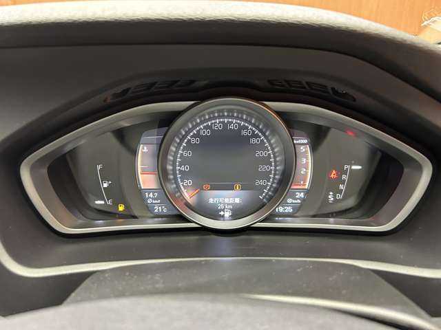 ボルボ Ｖ４０ クロスカントリー D4 モメンタム 千葉県 2018(平30)年 5.4万km 黒 ＡＣＣ　/ＢＬＩＳ　/純正ナビ　/バックカメラ　/メモリーパワーシート　/シートヒーター　/ドライブレコーダー　/ＬＥＤヘッドライト　/オートライト　/レーンアシスト　/ＥＴＣ　/純正１７インチＡＷ　/ルーフレール