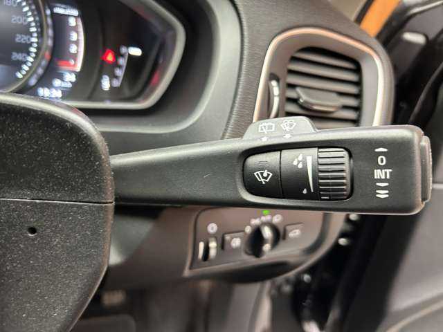 ボルボ Ｖ４０ クロスカントリー D4 モメンタム 千葉県 2018(平30)年 5.4万km 黒 ＡＣＣ　/ＢＬＩＳ　/純正ナビ　/バックカメラ　/メモリーパワーシート　/シートヒーター　/ドライブレコーダー　/ＬＥＤヘッドライト　/オートライト　/レーンアシスト　/ＥＴＣ　/純正１７インチＡＷ　/ルーフレール