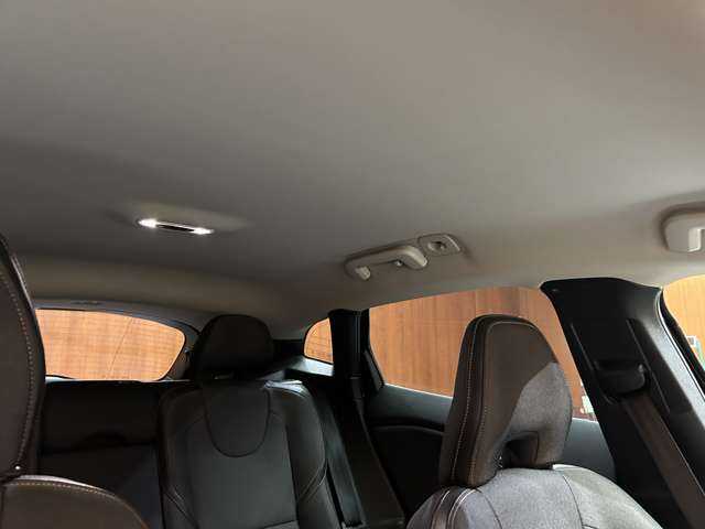 ボルボ Ｖ４０ クロスカントリー D4 モメンタム 千葉県 2018(平30)年 5.4万km 黒 ＡＣＣ　/ＢＬＩＳ　/純正ナビ　/バックカメラ　/メモリーパワーシート　/シートヒーター　/ドライブレコーダー　/ＬＥＤヘッドライト　/オートライト　/レーンアシスト　/ＥＴＣ　/純正１７インチＡＷ　/ルーフレール