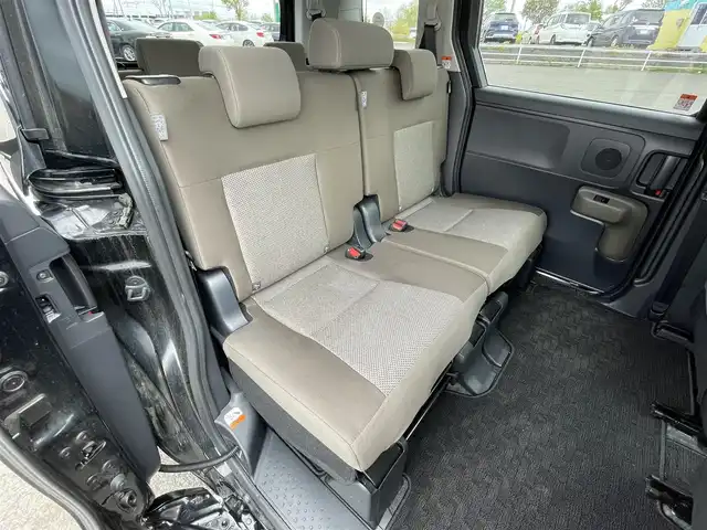 トヨタ シエンタ ハイブリッド G 道央・札幌 2024(令6)年 0.8万km ブラック ４WD/寒冷地仕様/純正ディスプレイオーディオ/AM/FM/BT/フルセグ/トヨタセーフティセンス/プリクラッシュセーフティ/横滑り防止装置/レーダークルーズコントロール/レーンキープアシスト/クリアランスソナー/ブラインドスポットモニター/リアクロストラフィックアラート/パーキングサポートブレーキ/プロアクティブドライビングアシスト/ロードサインアシスト/バックカメラ/ビルトインETC/EVMODE/DRIVEMODE切替/ワイパーデアイサー/両側パワースライドドア/ステアリングリモコン/プッシュスタート/スマートキー/LEDヘッドライト/オートライト/オートハイビーム/ヘッドライトレベライザー/電動格納ミラー/ヒーテッドドアミラー/ウィンカーミラー/フロアマット/レンタカー登録
