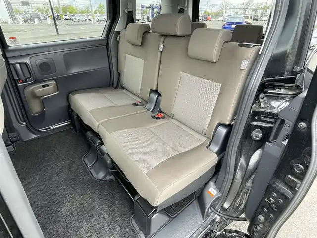 トヨタ シエンタ ハイブリッド G 道央・札幌 2024(令6)年 0.8万km ブラック ４WD/寒冷地仕様/純正ディスプレイオーディオ/AM/FM/BT/フルセグ/トヨタセーフティセンス/プリクラッシュセーフティ/横滑り防止装置/レーダークルーズコントロール/レーンキープアシスト/クリアランスソナー/ブラインドスポットモニター/リアクロストラフィックアラート/パーキングサポートブレーキ/プロアクティブドライビングアシスト/ロードサインアシスト/バックカメラ/ビルトインETC/EVMODE/DRIVEMODE切替/ワイパーデアイサー/両側パワースライドドア/ステアリングリモコン/プッシュスタート/スマートキー/LEDヘッドライト/オートライト/オートハイビーム/ヘッドライトレベライザー/電動格納ミラー/ヒーテッドドアミラー/ウィンカーミラー/フロアマット/レンタカー登録