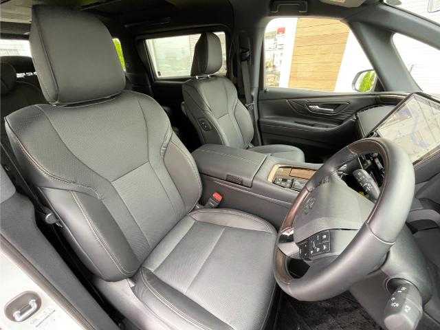 トヨタ アルファードハイブリット Z 岩手県 2024(令6)年 0.6万km プラチナホワイトパールマイカ 4WD/デジタルインナーミラー/純正フロアマット/純正１４インチディスプレイオーディオ/フルセグ/ＢＴ/ムーンルーフ/置くだけ充電/１・２列目パワーシート／ヒーター／クーラー/ステアリングヒーター/全方位モニター/前後ドラレコ/Ｄ席シートメモリー/保証書/取扱説明書